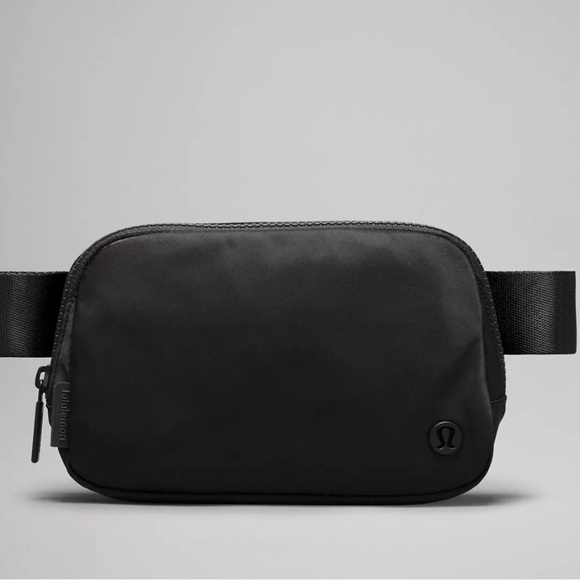 ⭐️NWT⭐️ Lululemon Everywhere Belt Bag 1L - Picture 1 of 6